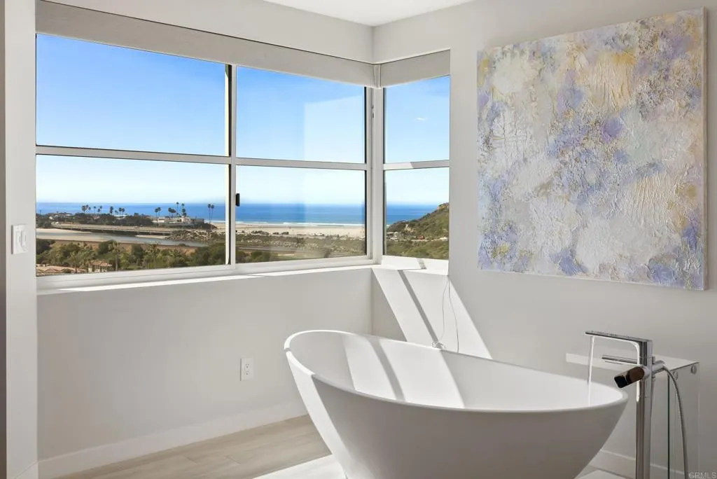 https://cdn.realtyfeed.com/cdn/127/306631083/fe0d510800c8d11aea299ff43a1ab26d.webp