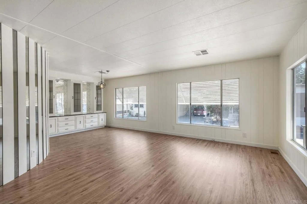 https://cdn.realtyfeed.com/cdn/127/306631090/63ab8f60c691eddb0a0f179ffcb29b0d.webp