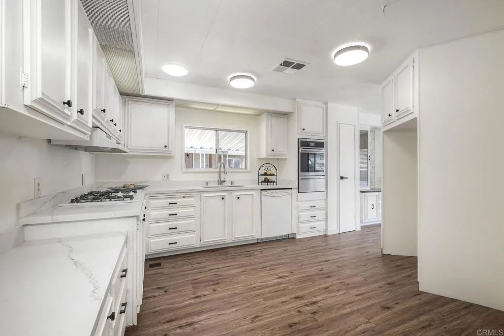 https://cdn.realtyfeed.com/cdn/127/306631090/8330cf38e0ded8846281761e1a5c3c61.webp