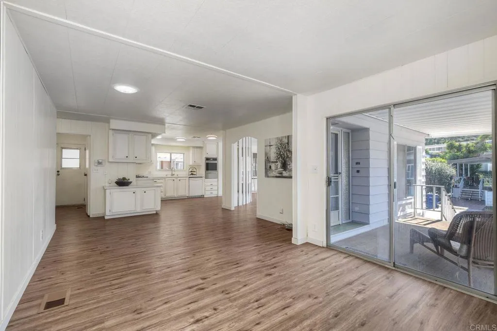 https://cdn.realtyfeed.com/cdn/127/306631090/a54dcc4a8cbae3775bd406af60f61bfd.webp
