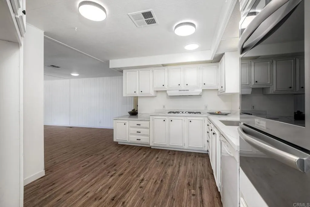 https://cdn.realtyfeed.com/cdn/127/306631090/b3826da36e314aaa694b34bc49a5a3f7.webp