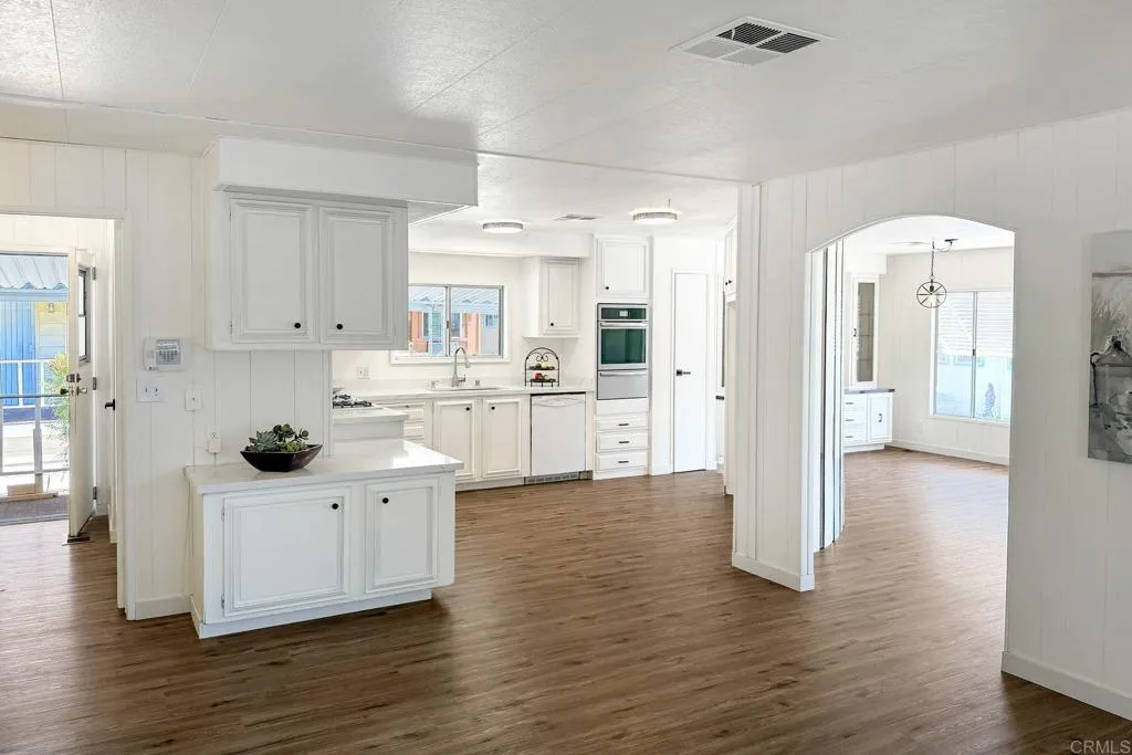 https://cdn.realtyfeed.com/cdn/127/306631090/d6a6b3313aca242a2cccd6c51195edf7.webp