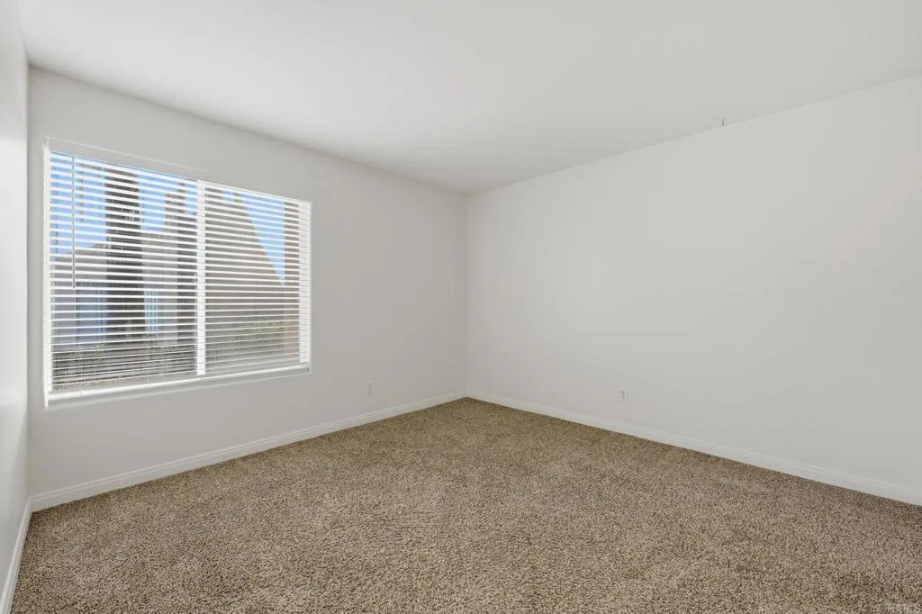 https://cdn.realtyfeed.com/cdn/127/306631180/733290fd72367d0efe617aea9fa4f695.webp