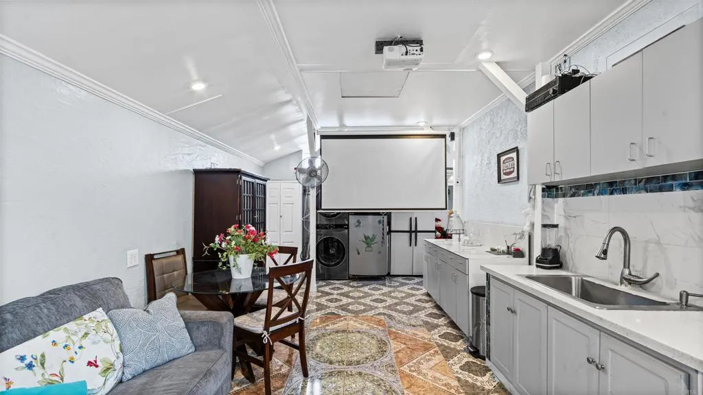 https://cdn.realtyfeed.com/cdn/127/306631202/26972ac8ae662d9c454cc0c7c886f952.webp