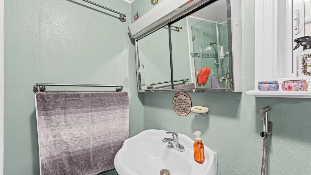 https://cdn.realtyfeed.com/cdn/127/306631202/52e0d73a2bd4b72f5d3a5ef609b62364.webp