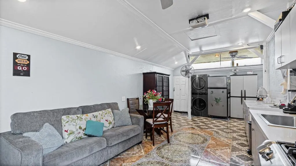 https://cdn.realtyfeed.com/cdn/127/306631202/b6a1beb4a6c1f9eca294e06bd33b4697.webp