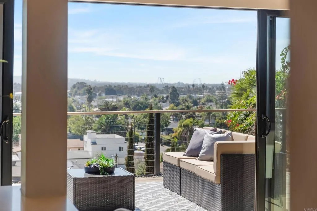 https://cdn.realtyfeed.com/cdn/127/306631207/2c38b3713764fd0348346300c605f0ea.webp