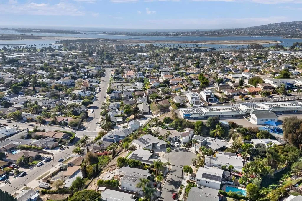 https://cdn.realtyfeed.com/cdn/127/306631207/fa61ec8373388927c383b095065ad5b6.webp