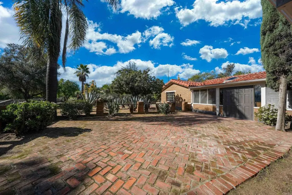 https://cdn.realtyfeed.com/cdn/127/306631242/1892ad8adb04945563a8c6fe2a18e546.webp