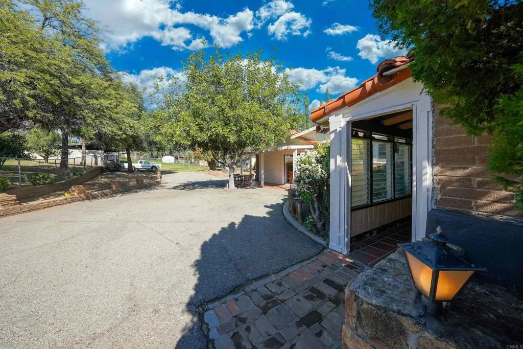 https://cdn.realtyfeed.com/cdn/127/306631242/1af9835a31f744889488481e6b65f8ac.webp