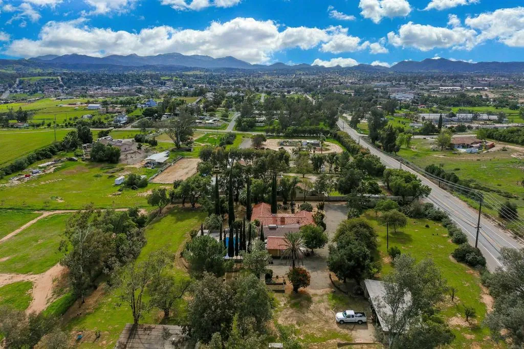 https://cdn.realtyfeed.com/cdn/127/306631242/479c0b06736d57da0d68cec406f6dc8e.webp