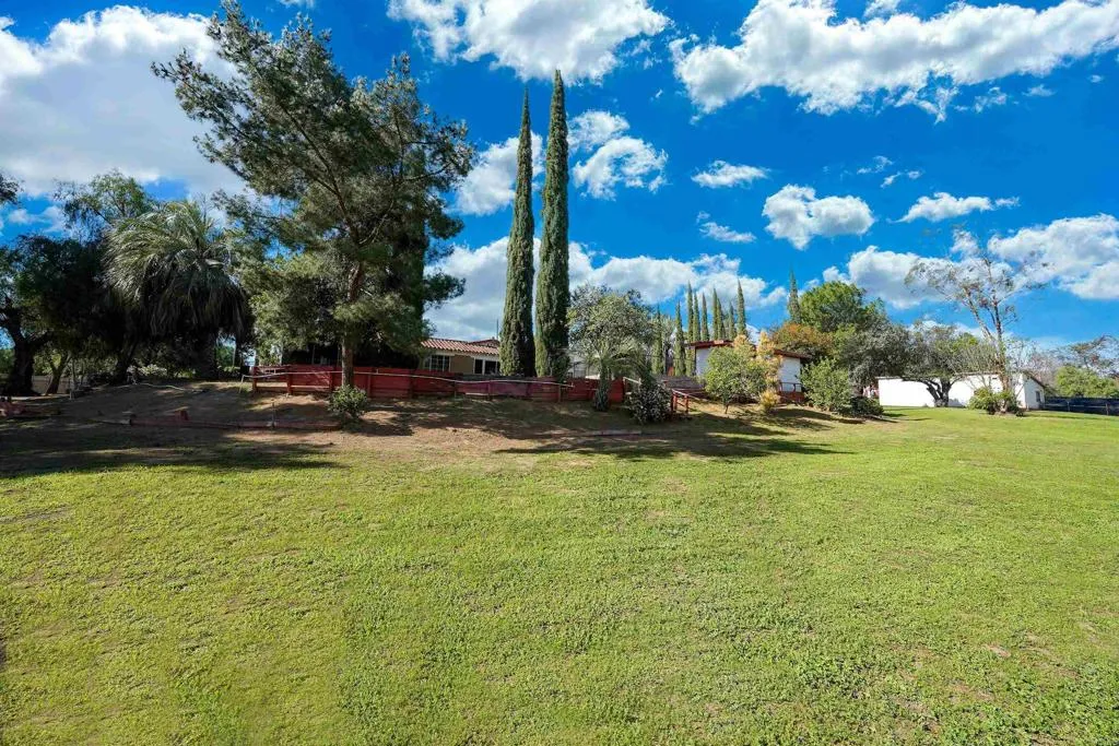https://cdn.realtyfeed.com/cdn/127/306631242/874c6269f6a84ed44a1b58aa897b4d94.webp