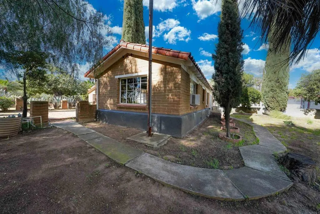 https://cdn.realtyfeed.com/cdn/127/306631242/8c07f10be4b127008b4b48ac6d5a0c9d.webp