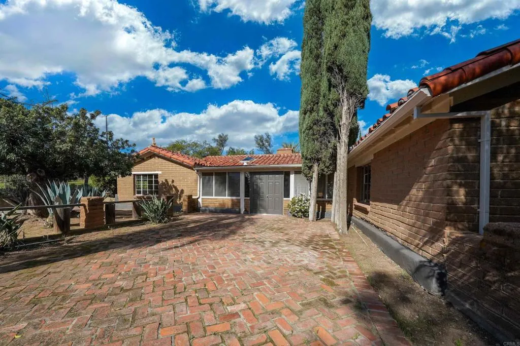 https://cdn.realtyfeed.com/cdn/127/306631242/b02d881a6e01efbb20ee57fac34ba289.webp