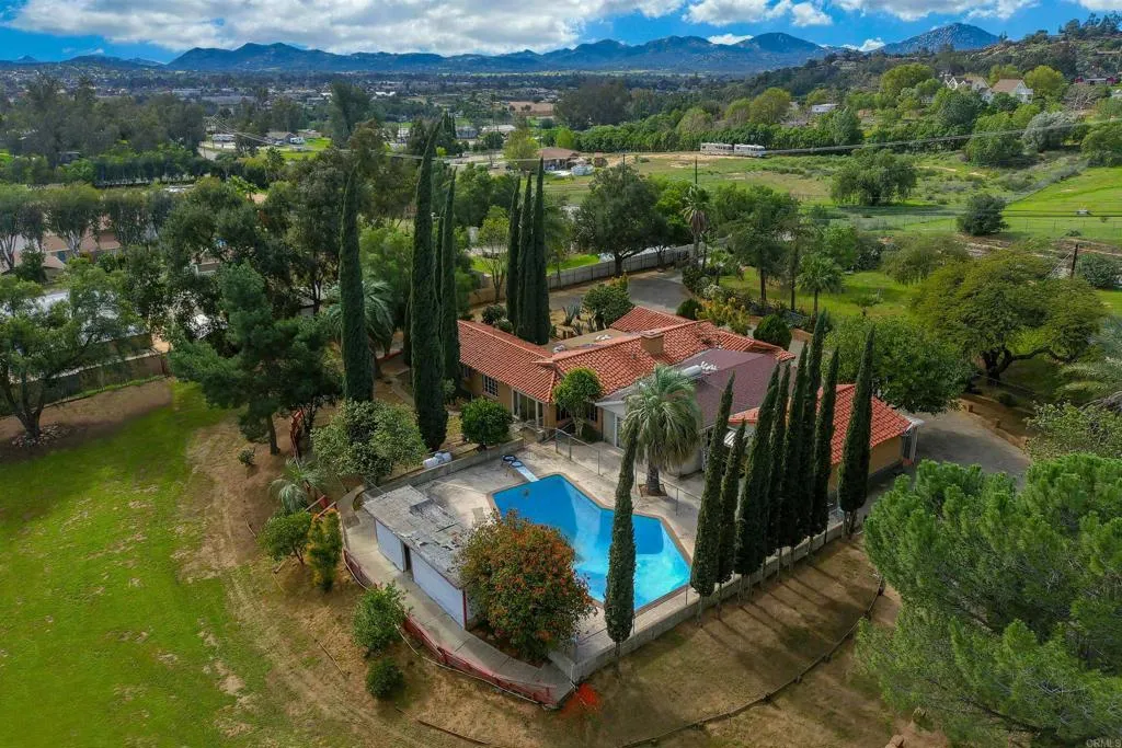 https://cdn.realtyfeed.com/cdn/127/306631242/c5cff0a1ca9269e20019001ddc6c34cf.webp