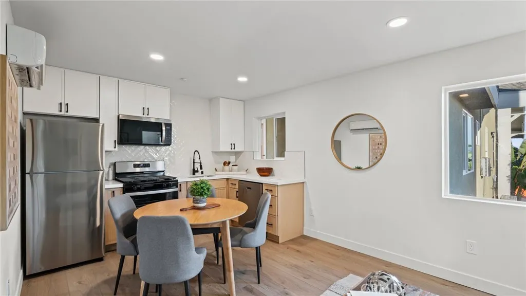https://cdn.realtyfeed.com/cdn/127/306631267/d73bcca873d8574635081f82d5738c40.webp
