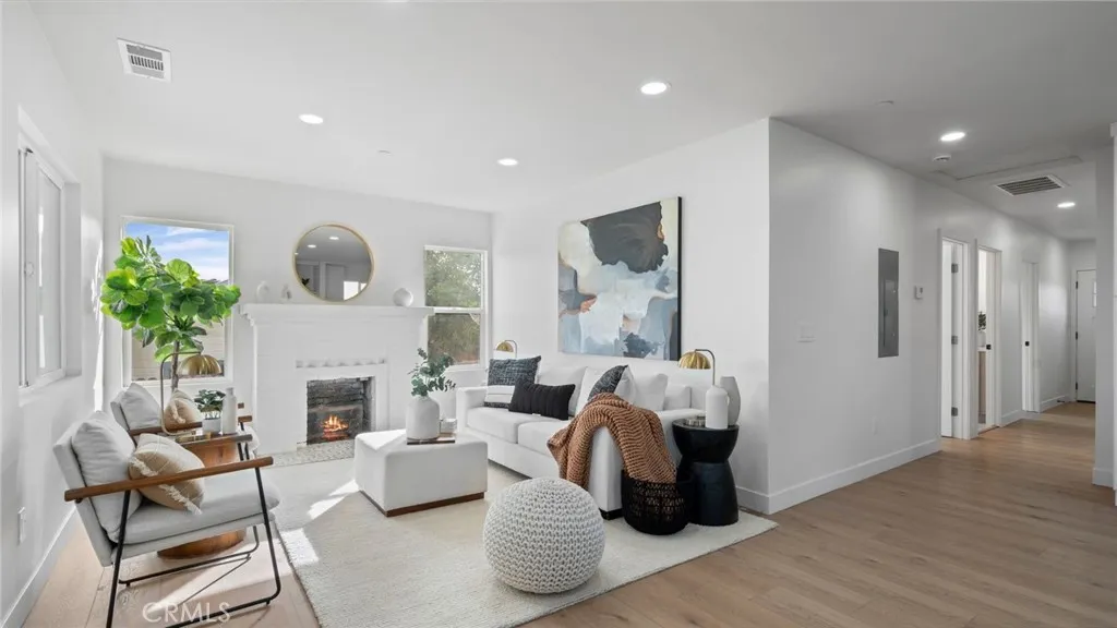 https://cdn.realtyfeed.com/cdn/127/306631267/e3e6e602e371b5206c9b6221df6f6684.webp