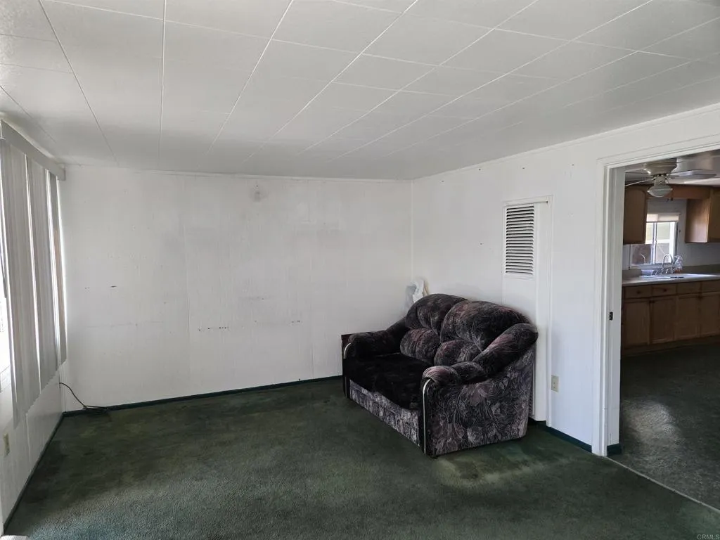https://cdn.realtyfeed.com/cdn/127/306631279/9bbe7f872391d3d0fc1943d26da01238.webp
