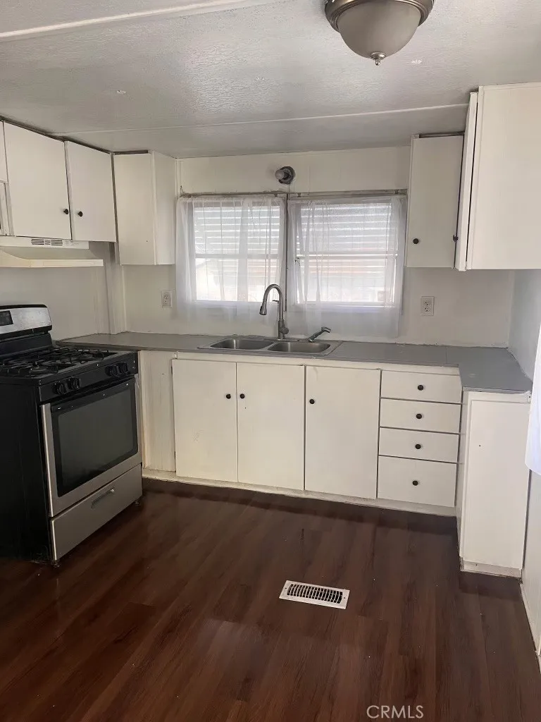 16473 Green Tree, San Bernardino, CA 92395 - Photo 4 of 11, San Bernardino, CA