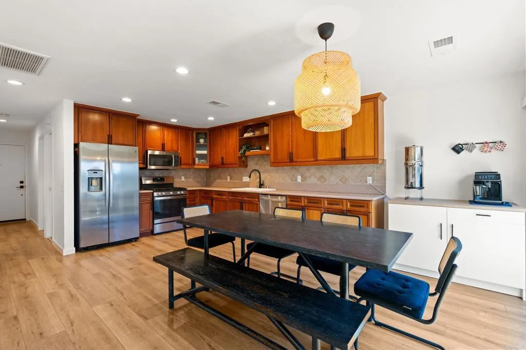 https://cdn.realtyfeed.com/cdn/127/306631414/56895082489aa1cc819d1b67d0629785.webp
