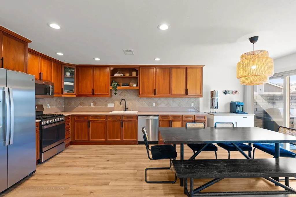 https://cdn.realtyfeed.com/cdn/127/306631414/6aaea7bb1a691ca872c817884a9257c9.webp