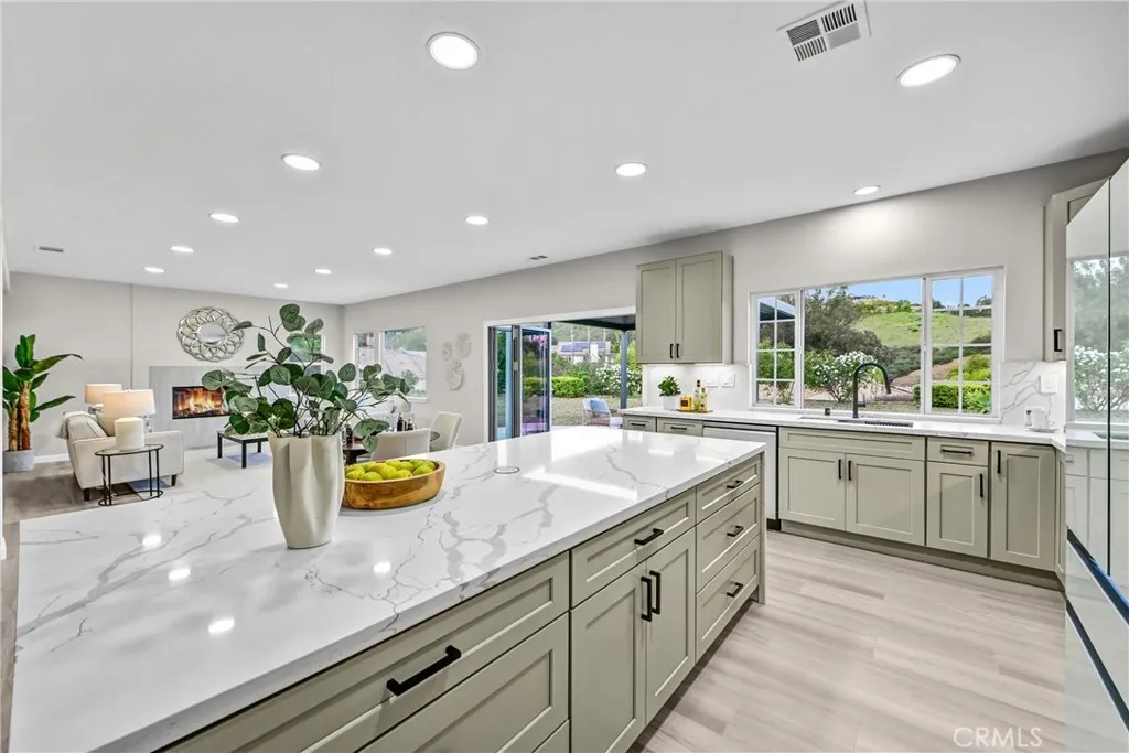 https://cdn.realtyfeed.com/cdn/127/306631428/8c979df8e290714fbeb18ce78ccbfc78.webp