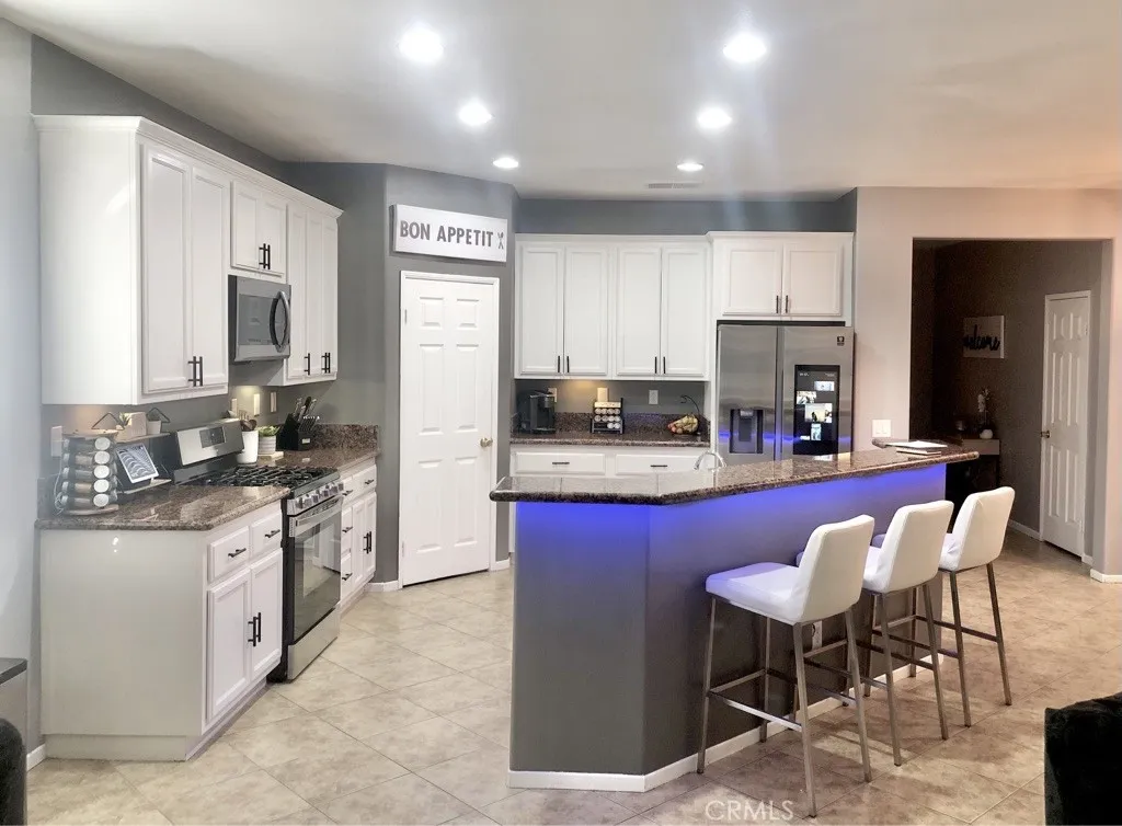 11843 Broad Oak Court, Adelanto, CA 92301 - Photo 4 of 17, Adelanto, CA