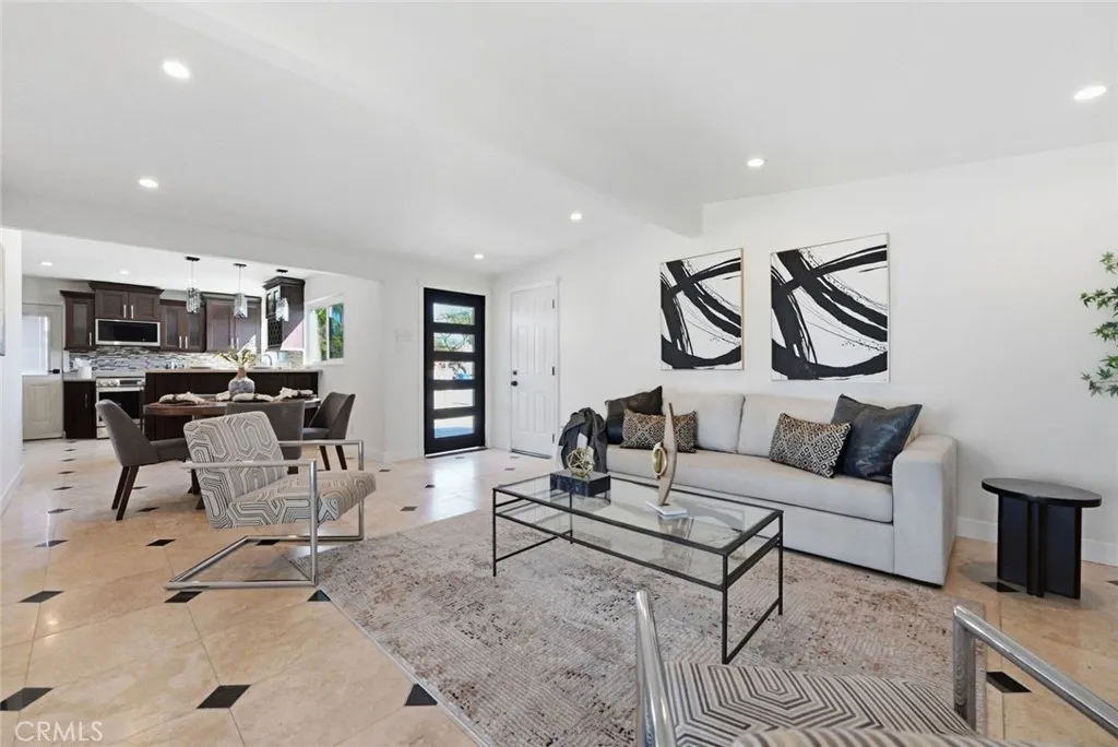 https://cdn.realtyfeed.com/cdn/127/306631469/49cfada0a5045a43305d620991aac888.webp