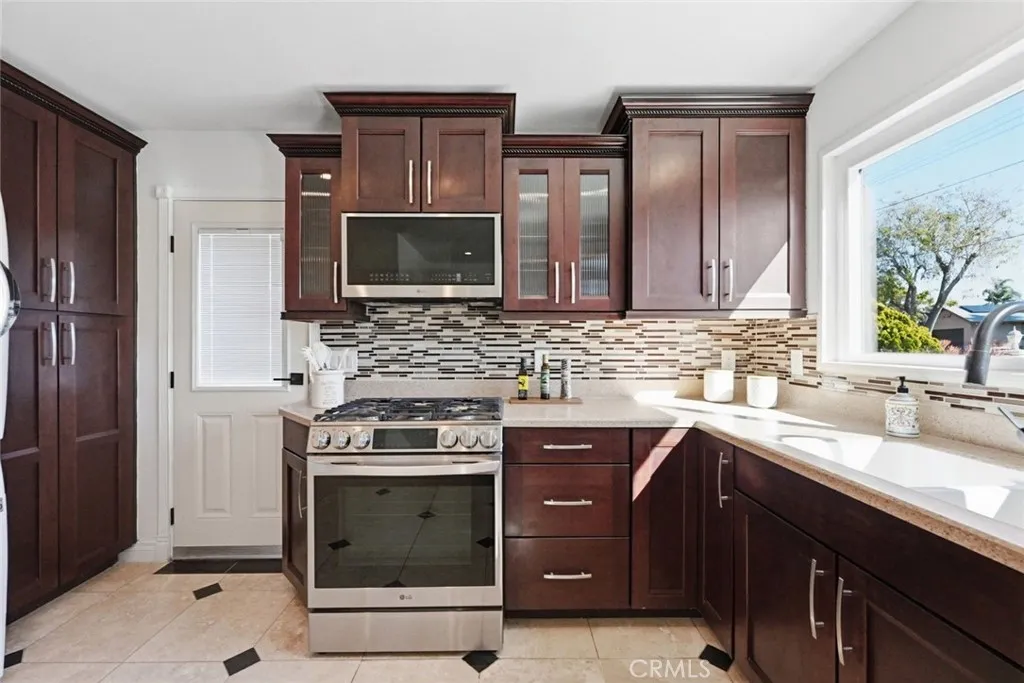 https://cdn.realtyfeed.com/cdn/127/306631469/92253e8176bbc8cd9179c916397845c4.webp