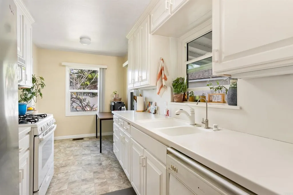 https://cdn.realtyfeed.com/cdn/127/306631495/a235612175dd2f6f6ca7874f8763023c.webp
