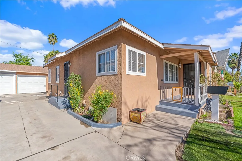 636 W Olive Street, San Bernardino, CA 92410 - Photo 5 of 31, San Bernardino, CA