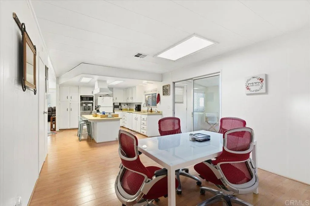 https://cdn.realtyfeed.com/cdn/127/306631532/0ef4784412744824d9da4c9fb22226d1.webp