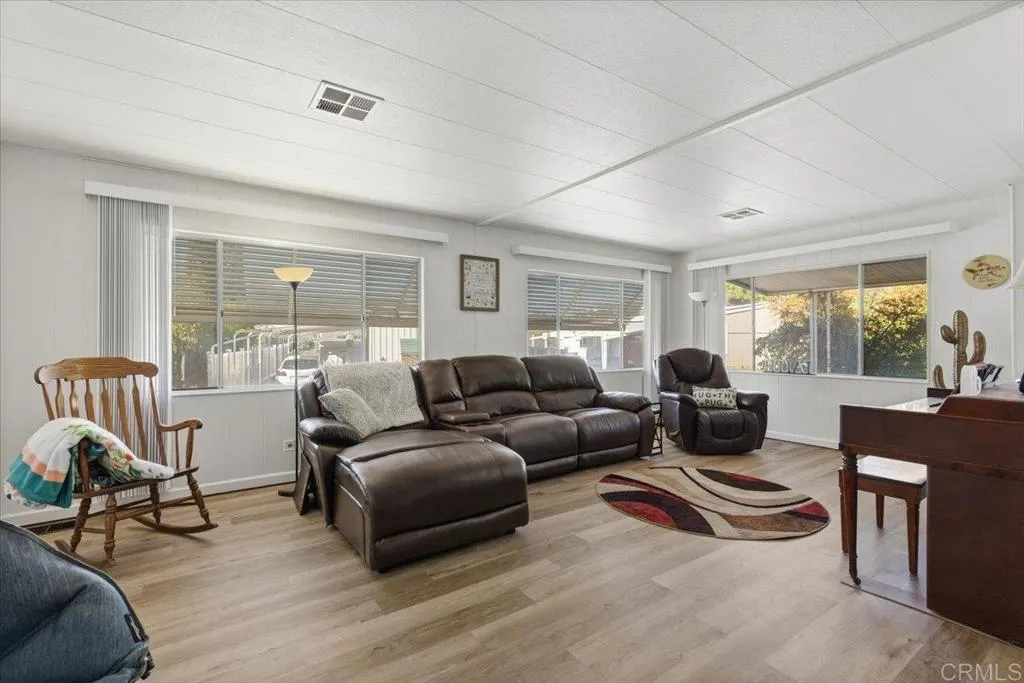 https://cdn.realtyfeed.com/cdn/127/306631532/2dc90c3d8c8565829c136ef7c0a9edd9.webp