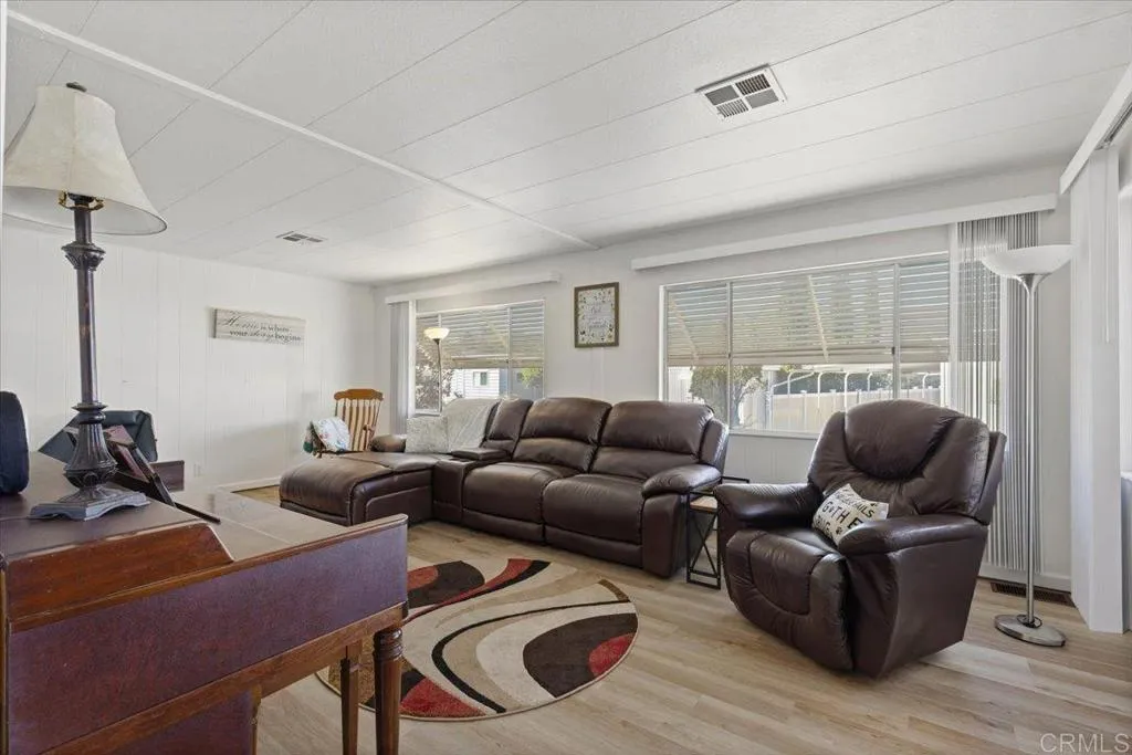 https://cdn.realtyfeed.com/cdn/127/306631532/48ac386d30882e261d987c25dc8e695b.webp