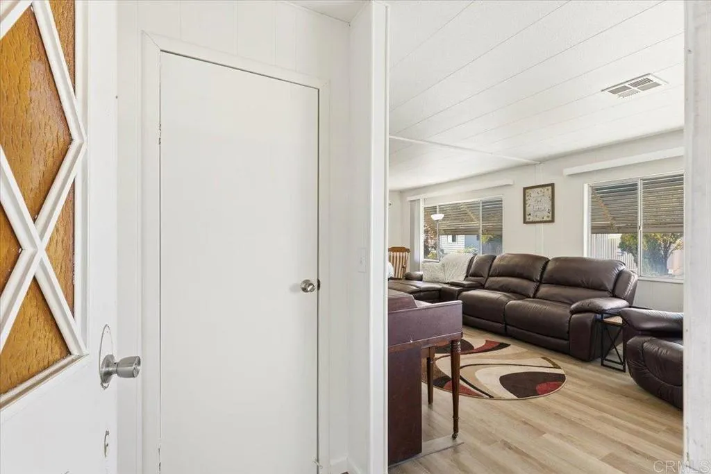 https://cdn.realtyfeed.com/cdn/127/306631532/6924df16566a36bbf9617b58ada6305d.webp