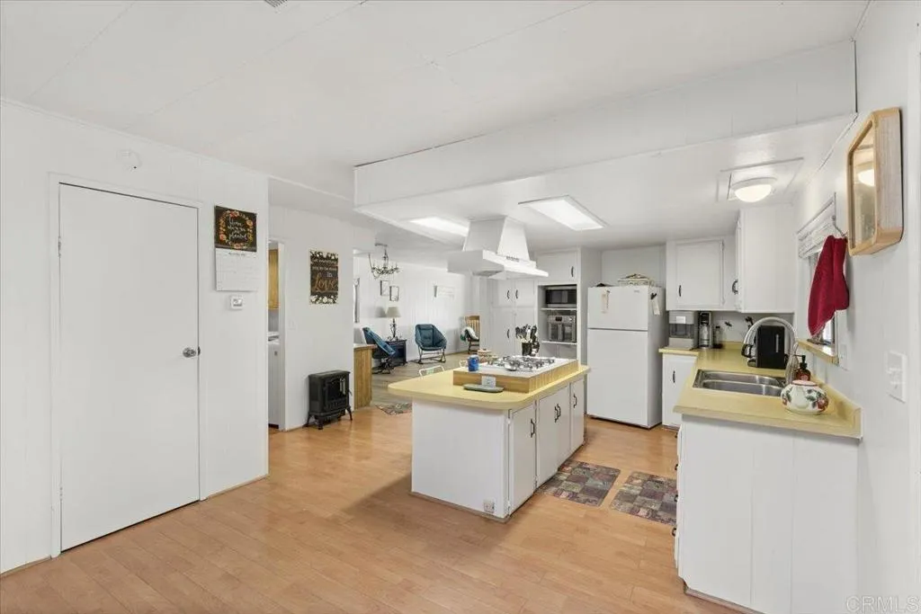 https://cdn.realtyfeed.com/cdn/127/306631532/8669a132037854ecf16aa03afd8840d7.webp