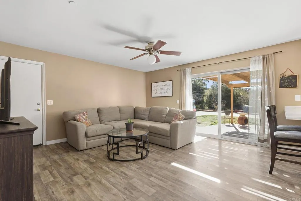https://cdn.realtyfeed.com/cdn/127/306631560/980dc636f667d7542fadc93196b04827.webp