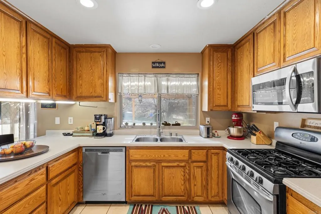 https://cdn.realtyfeed.com/cdn/127/306631560/f95c9e69cb71958f9a8c79a37da62087.webp