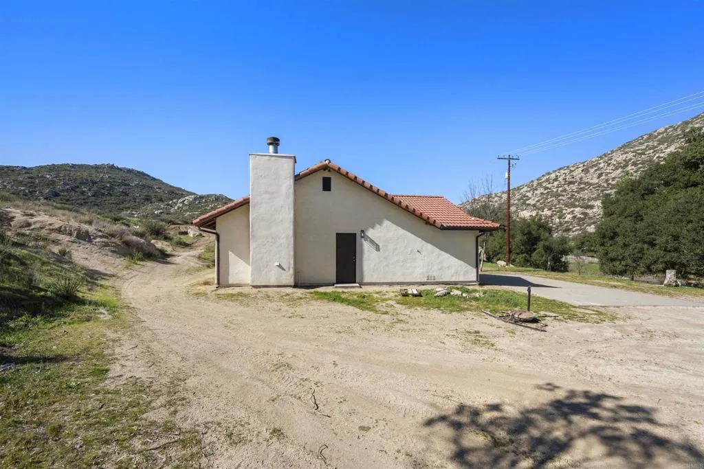 https://cdn.realtyfeed.com/cdn/127/306631572/92f7a366657f5f9dd52f2af0606f5b88.webp
