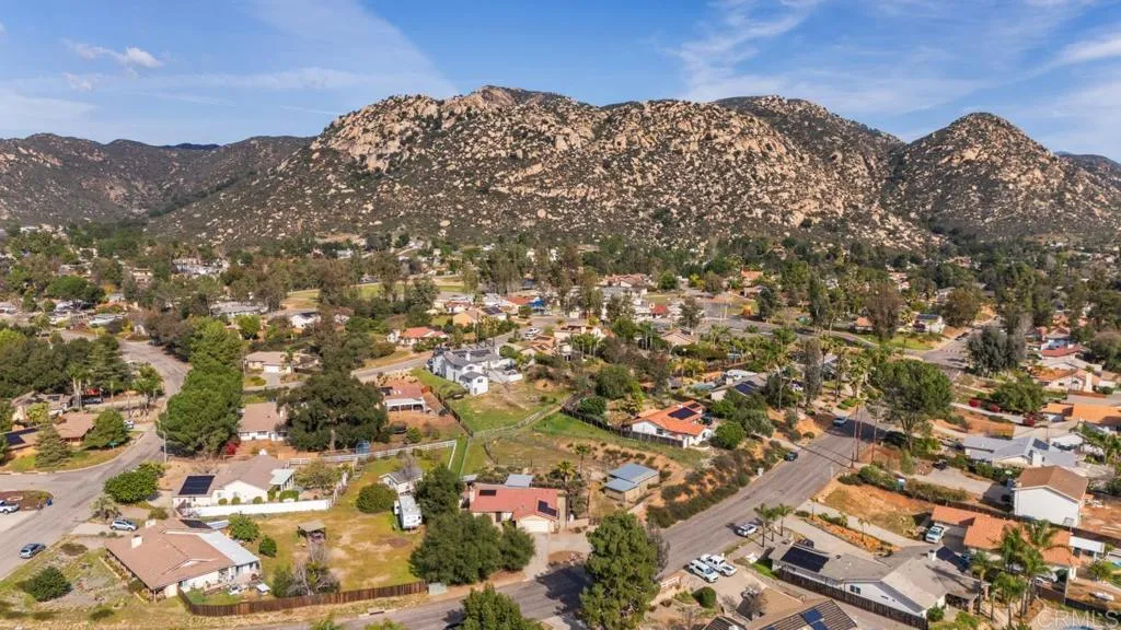 https://cdn.realtyfeed.com/cdn/127/306631620/06f02d86b98156446ad9a895d86f416e.webp