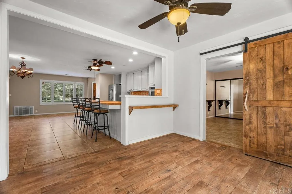 https://cdn.realtyfeed.com/cdn/127/306631620/183886bad2c7d1763f2f330472e7a502.webp
