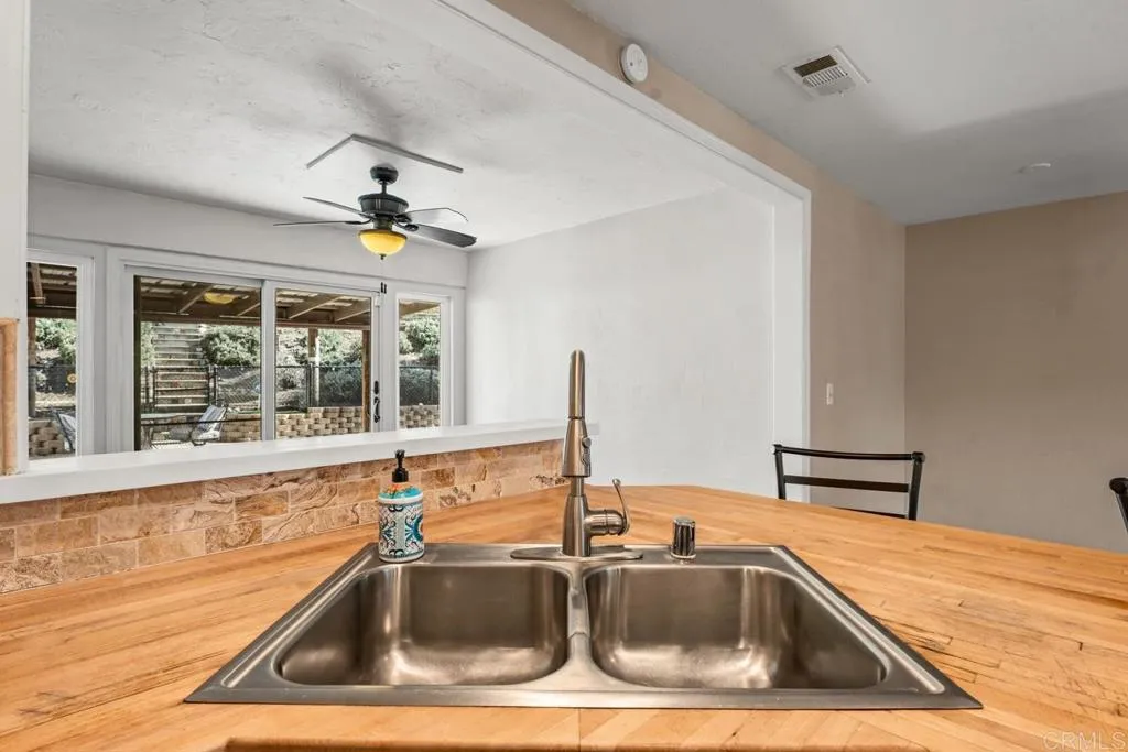 https://cdn.realtyfeed.com/cdn/127/306631620/4840bea20d19d7272143df24d0a4d349.webp