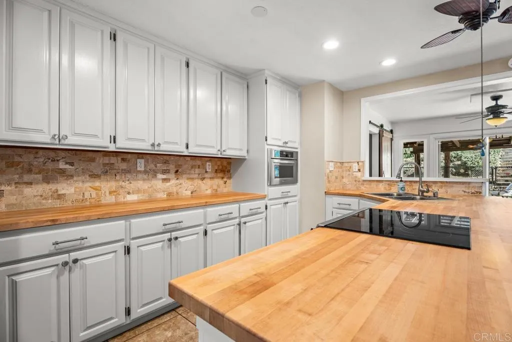 https://cdn.realtyfeed.com/cdn/127/306631620/fa8bc37bcdaf2c05099b12436789fa26.webp