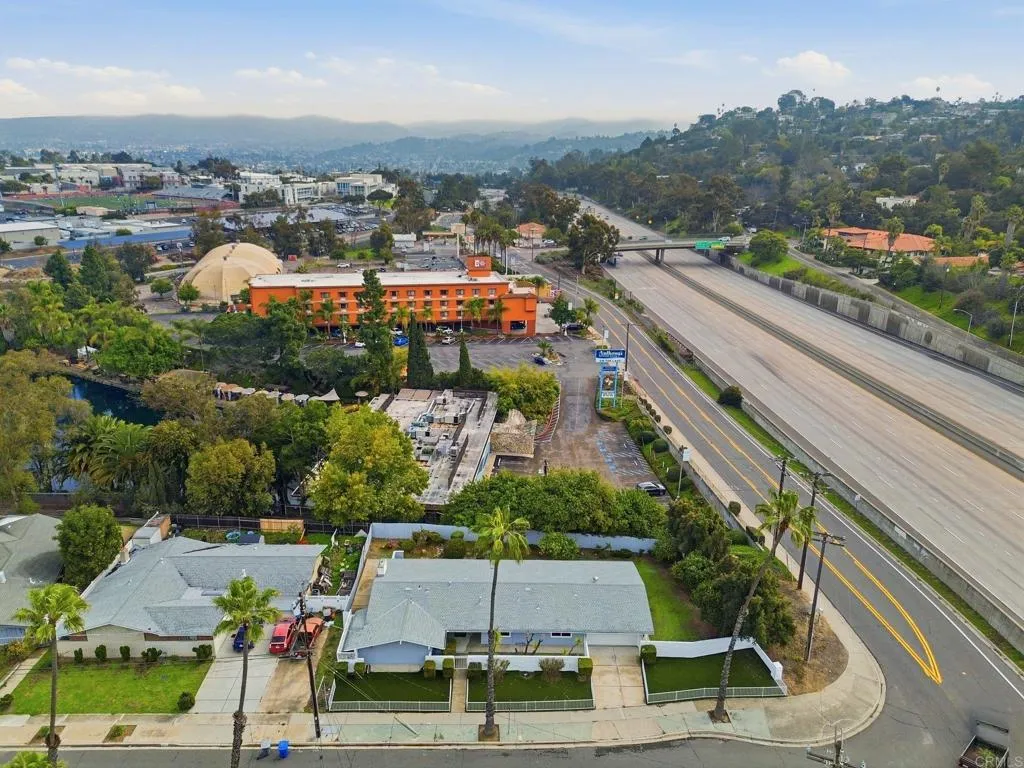 https://cdn.realtyfeed.com/cdn/127/306631634/05b010ff68648dd2ae465afbb038ac40.webp