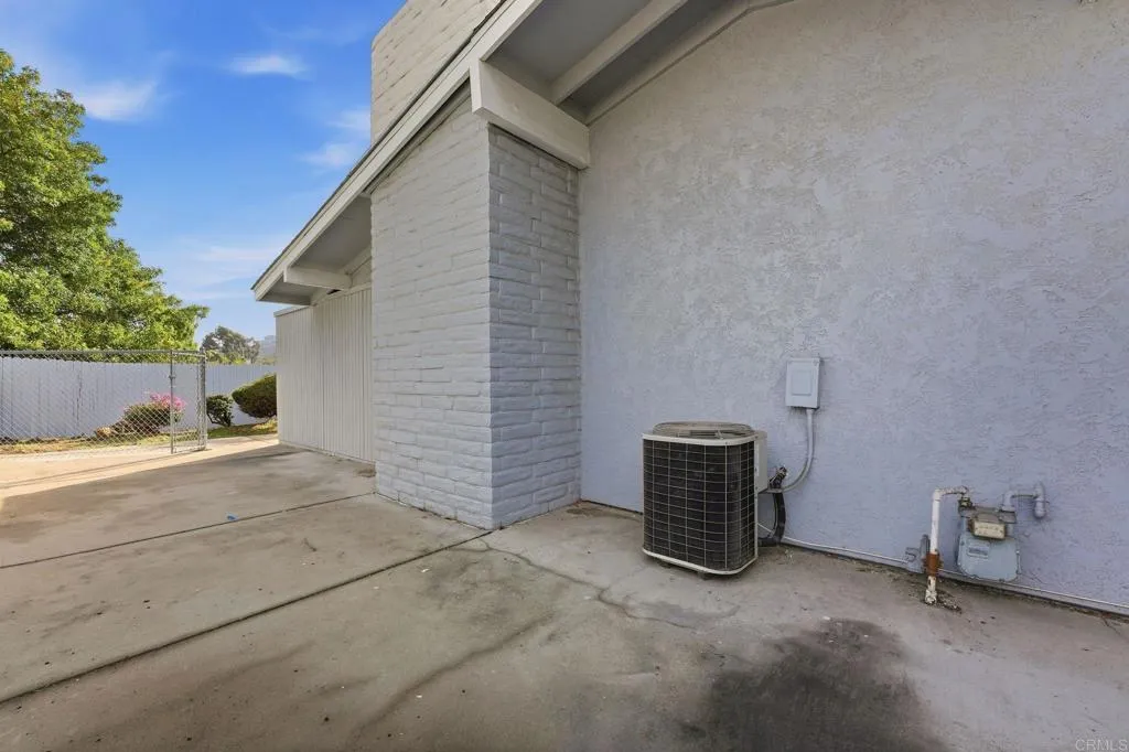 https://cdn.realtyfeed.com/cdn/127/306631634/941da9f8fb295e3625beba8421a98e1a.webp