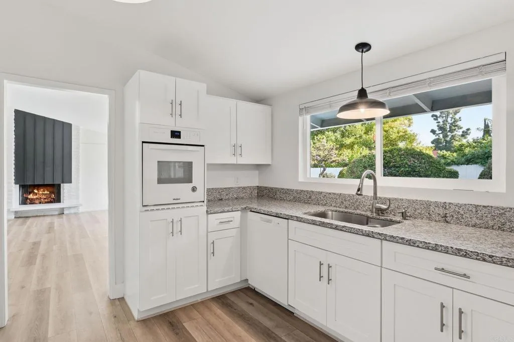 https://cdn.realtyfeed.com/cdn/127/306631634/d88a494d1b8e41f18166ef6376a2aea6.webp