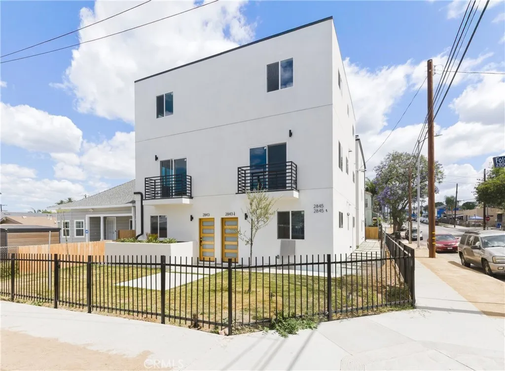 Los Angeles, CA 90033