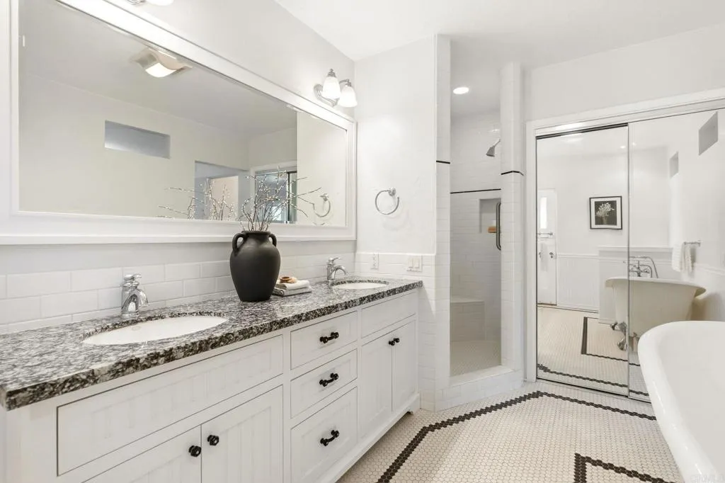 https://cdn.realtyfeed.com/cdn/127/306631746/12f51b014d2c18c43fb1b03b5f20f9e4.webp