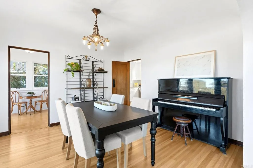 https://cdn.realtyfeed.com/cdn/127/306631746/9b37e4a2559f6651c3b2adc817f76bd4.webp