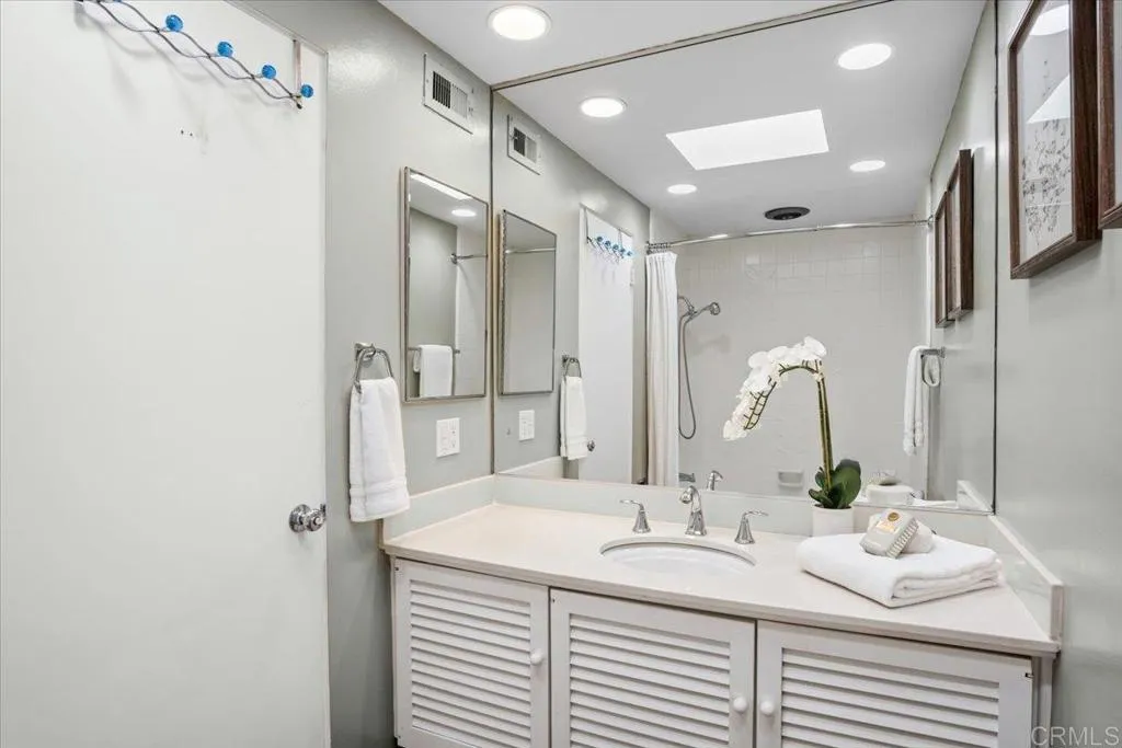 https://cdn.realtyfeed.com/cdn/127/306631799/14a55ffa19fc47bf39c703c02a8d7cc7.webp